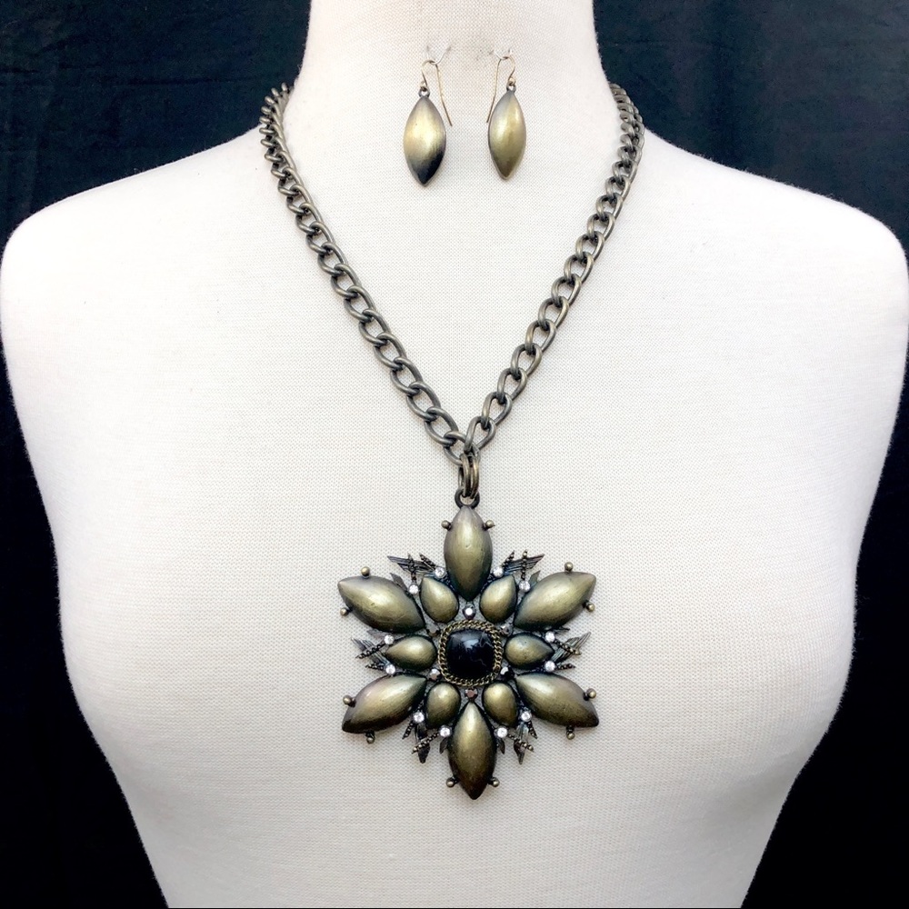 Large Burnished Gold Star Necklace Earrings Set
